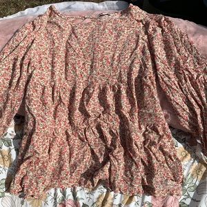 Flowing floral top American eagle size L